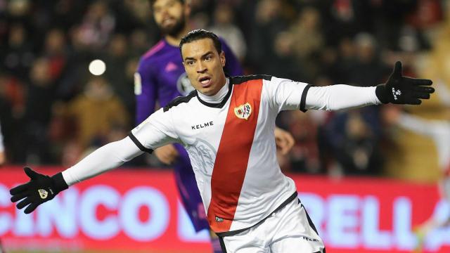 Raúl de Tomás celebra uno de sus goles.