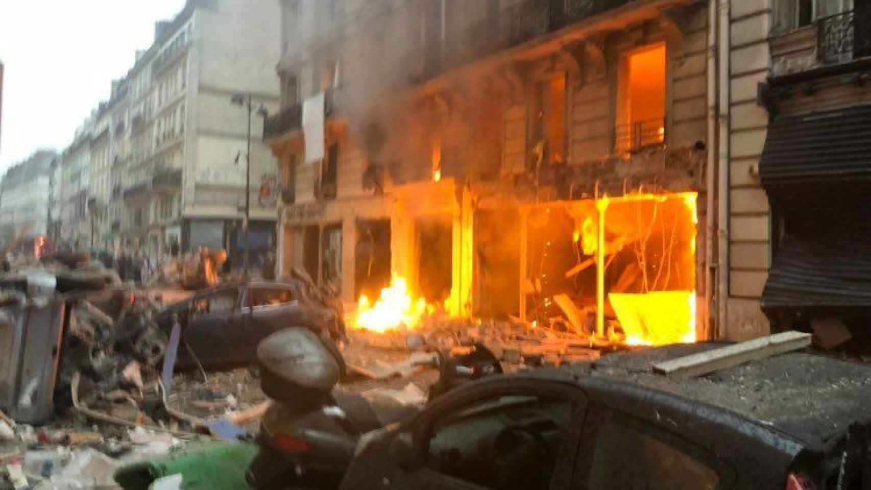 Imagen del estado en el que ha quedado la calle tras la explosión