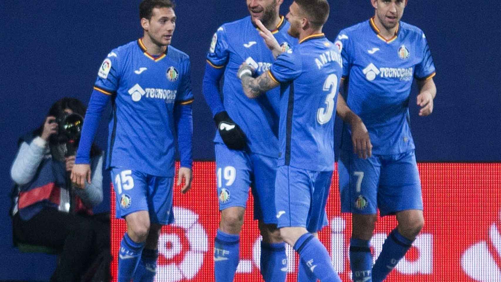 Los jugadores del Getafe celebran un gol ante el Villarreal