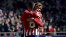 Griezmann y Koke celebran el gol del Atlético ante el Levante