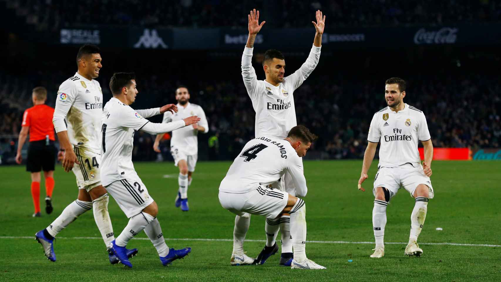 Ceballos celebra el gol de la victoria del Real Madrid ante el Betis