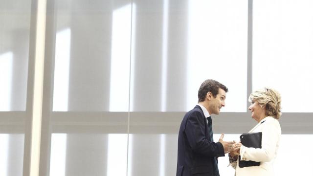 Pablo Casado, presidente del PP, junto a Esperanza Aguirre.