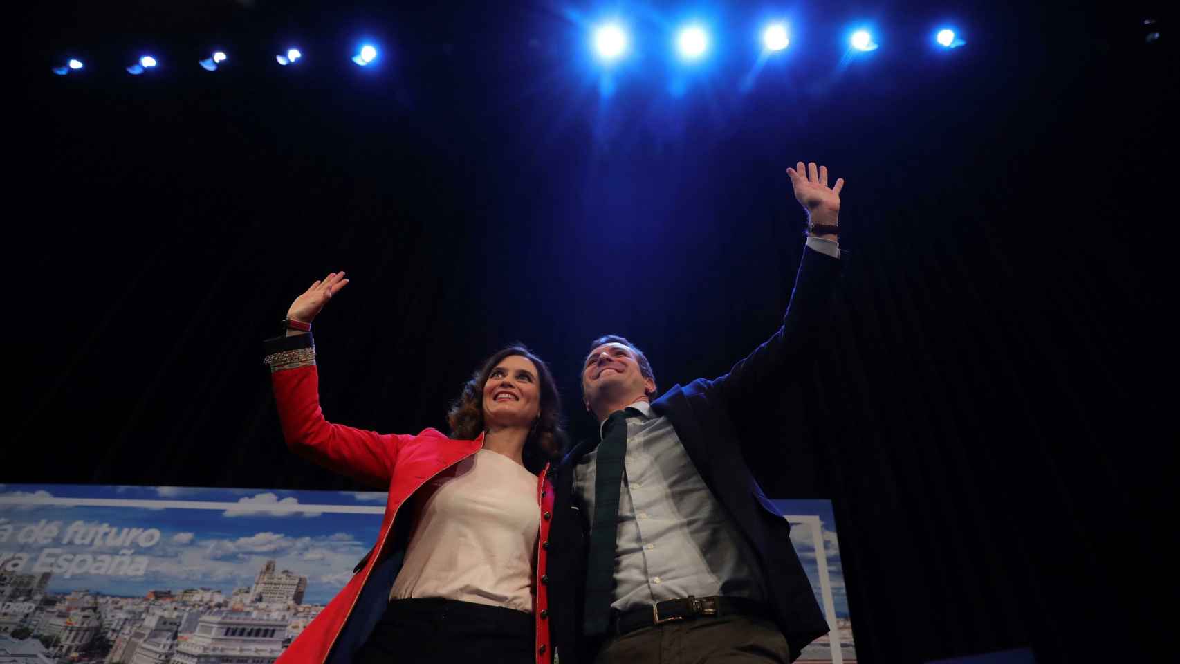 El presidente del PP, Pablo Casado, junto a la candidata a la Comunidad de Madrid, Isabel Díaz Ayuso.
