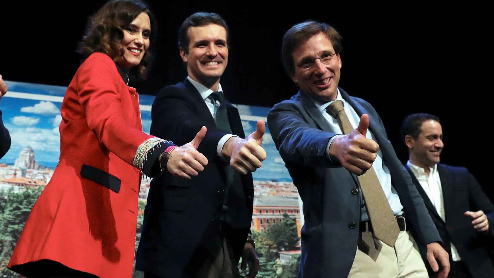 Pablo Casado, con los candidatos del PP a la Comunidad y el Ayuntamiento de Madrid, Isabel Díaz Ayuso y José Luis Martínez-Almeida.