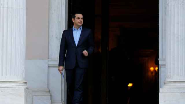 El primer ministro griego, Alexis Tsipras, a su salida de la Mansión Maximos.