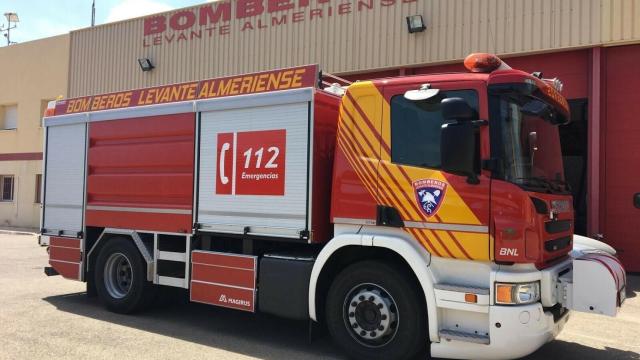 Más de 20 desalojados por un incendio en un poblado de infraviviendas en Almería