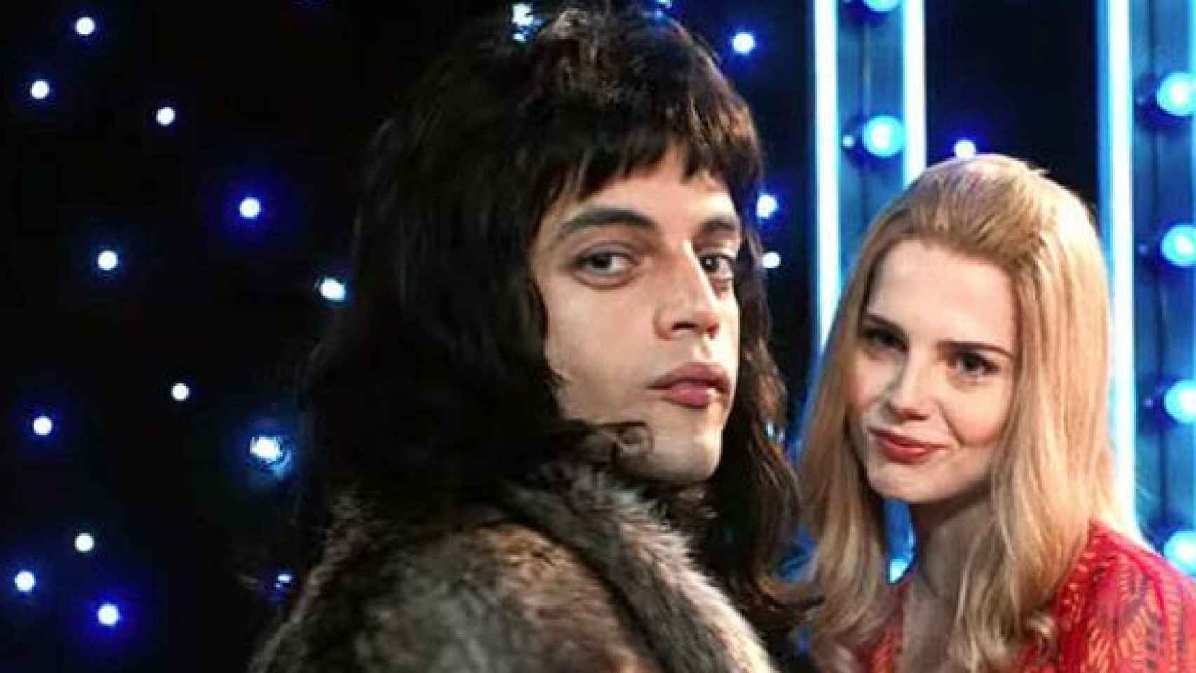 Freddie Mercury y Mary Austin en una imagen de 'Bohemian Rhapsody'.