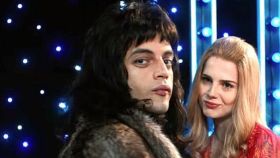 Freddie Mercury y Mary Austin en una imagen de 'Bohemian Rhapsody'.