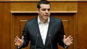 Tsipras pide al Parlamento griego poder gobernar prometiendo una subida del salario mínimo