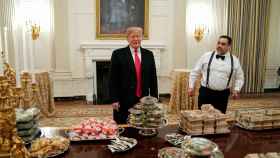 Trump con parte de las hamburguesas