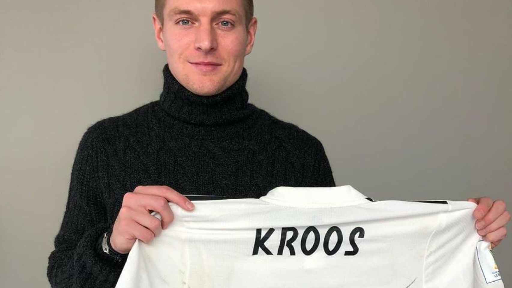 Kroos subasta su camiseta. Foto: Instagram (@toni.kr8s)