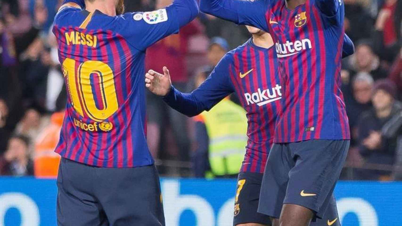 Dembélé y Messi celebran un gol en el Barcelona - Levante de la Copa del Rey