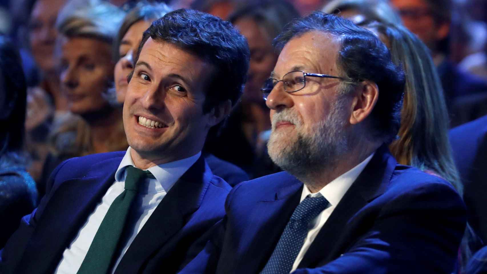 El presidente del PP Pablo Casado, junto al expresidente del Gobierno Mariano Rajoy.