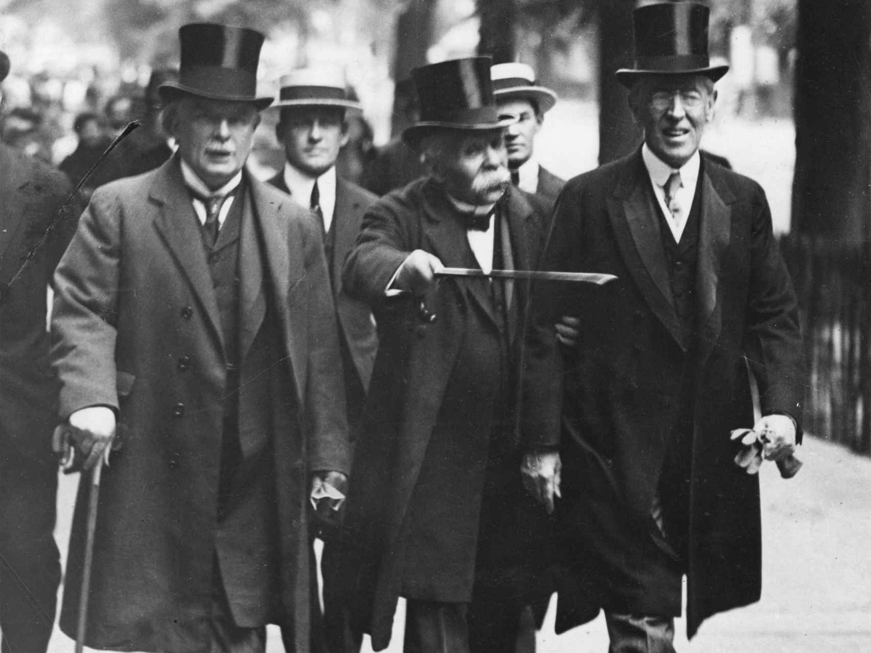 El 'Big Three',  en Versalles: Lloyd George, Clemenceau, bastón en ristre, y Woodrow Wilson.