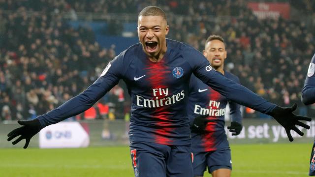 Kylian Mbappé celebra un gol con el PSG en la Ligue-1