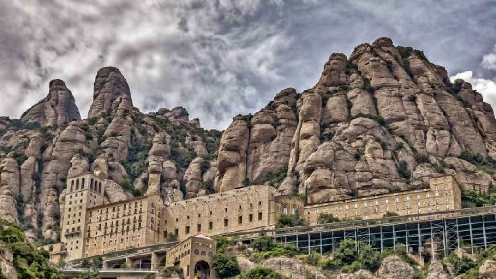 Macizo rocoso donde se encuentra la Abadía de Montserrat.