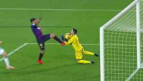 El último favor del VAR al Barcelona: Suárez hace falta sobre Cuéllar en el gol