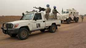 'Cascos azules' de Chad patrullan las calles de Kidal, en Mali.