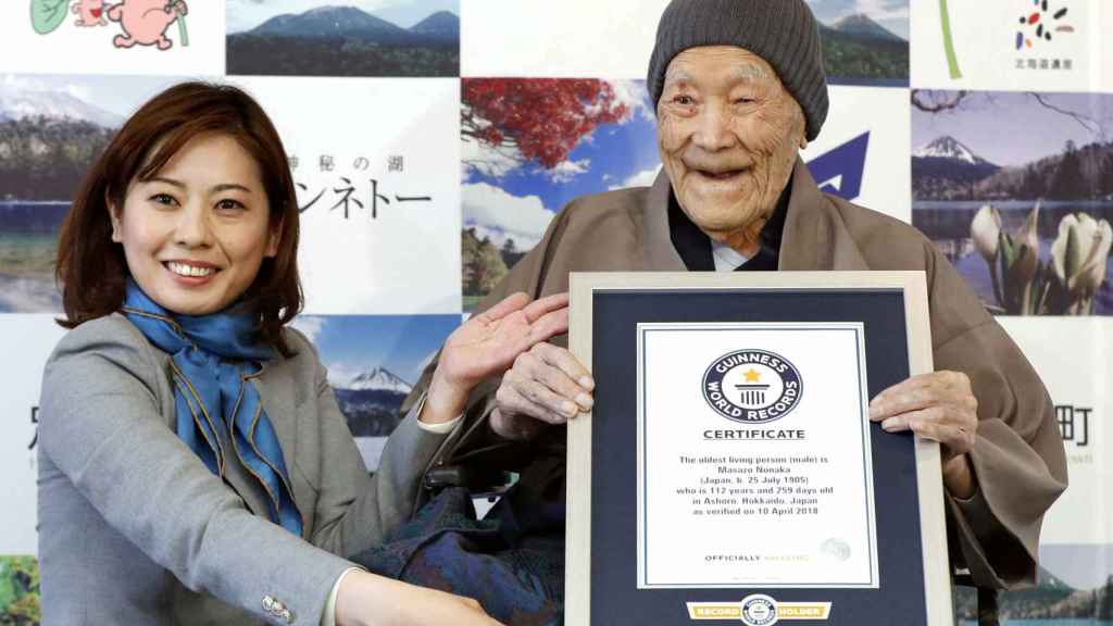 Masazo Nonaka, al recibir el premio Guinness, el año pasado.