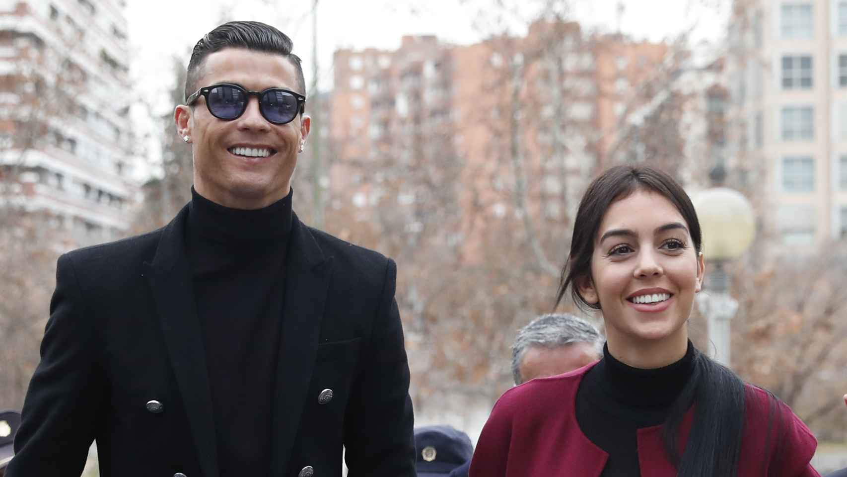 El paseillo de Cristiano Ronaldo y Georgina Rodríguez, en imágenes