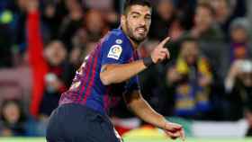 Luis Suárez celebra un gol en el Camp Nou