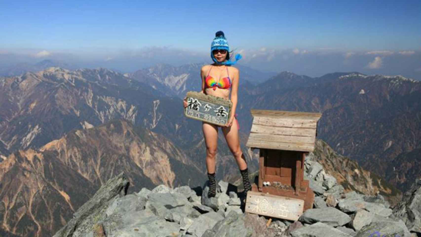 Muere congelada Gigi Wu, la 'escaladora en bikini'. Foto: Facebook Gigi Wu