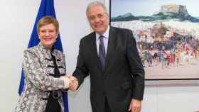 Consuelo Rumí se ha reunido en Bruselas con el comisario de Inmigración