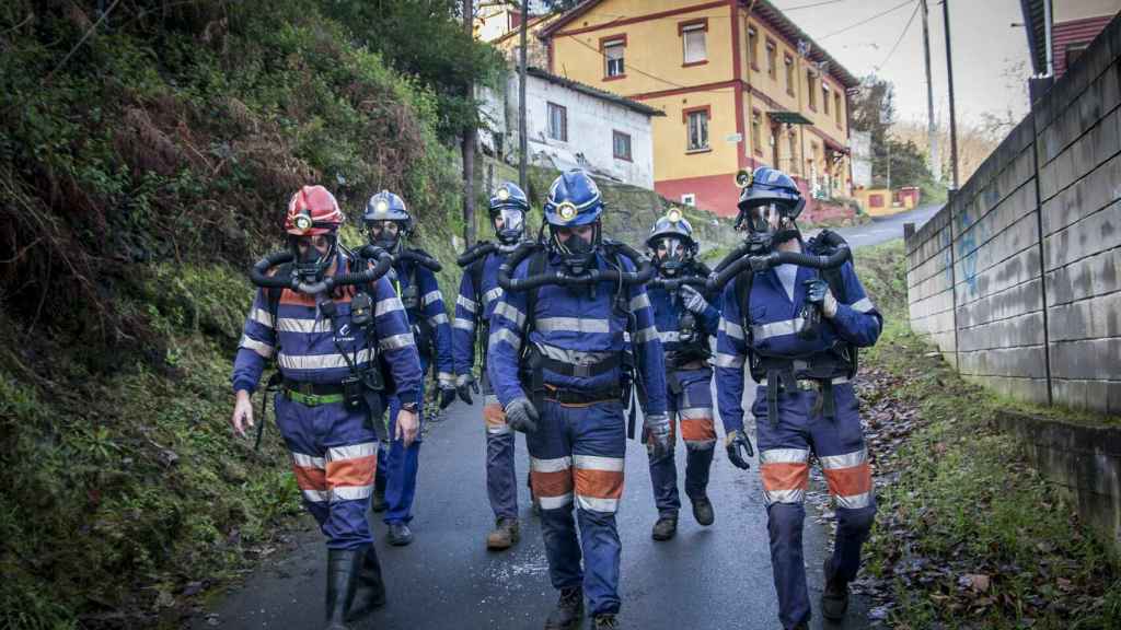 Seis miembros de la brigada de mineros asturianos.