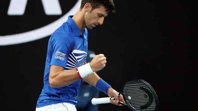 Djokovic celebra un punto en el Open de Australia ante Pouille