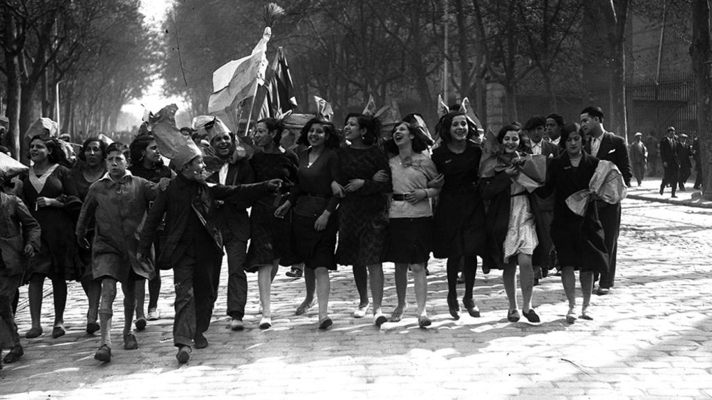 El pueblo de Madrid acoge con entusiasmo la proclamación de la Segunda República.