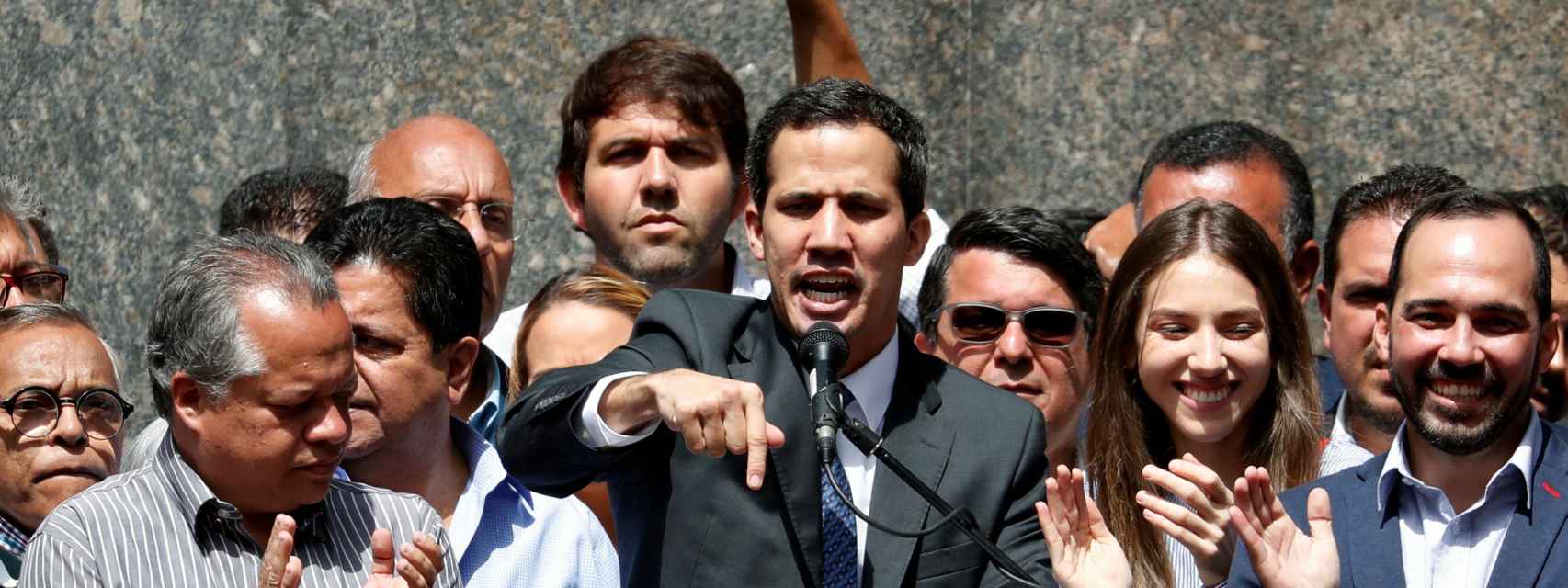 Juan Guaidó en su primera comparecencia pública tras la proclamación como presidente de Venezuela.