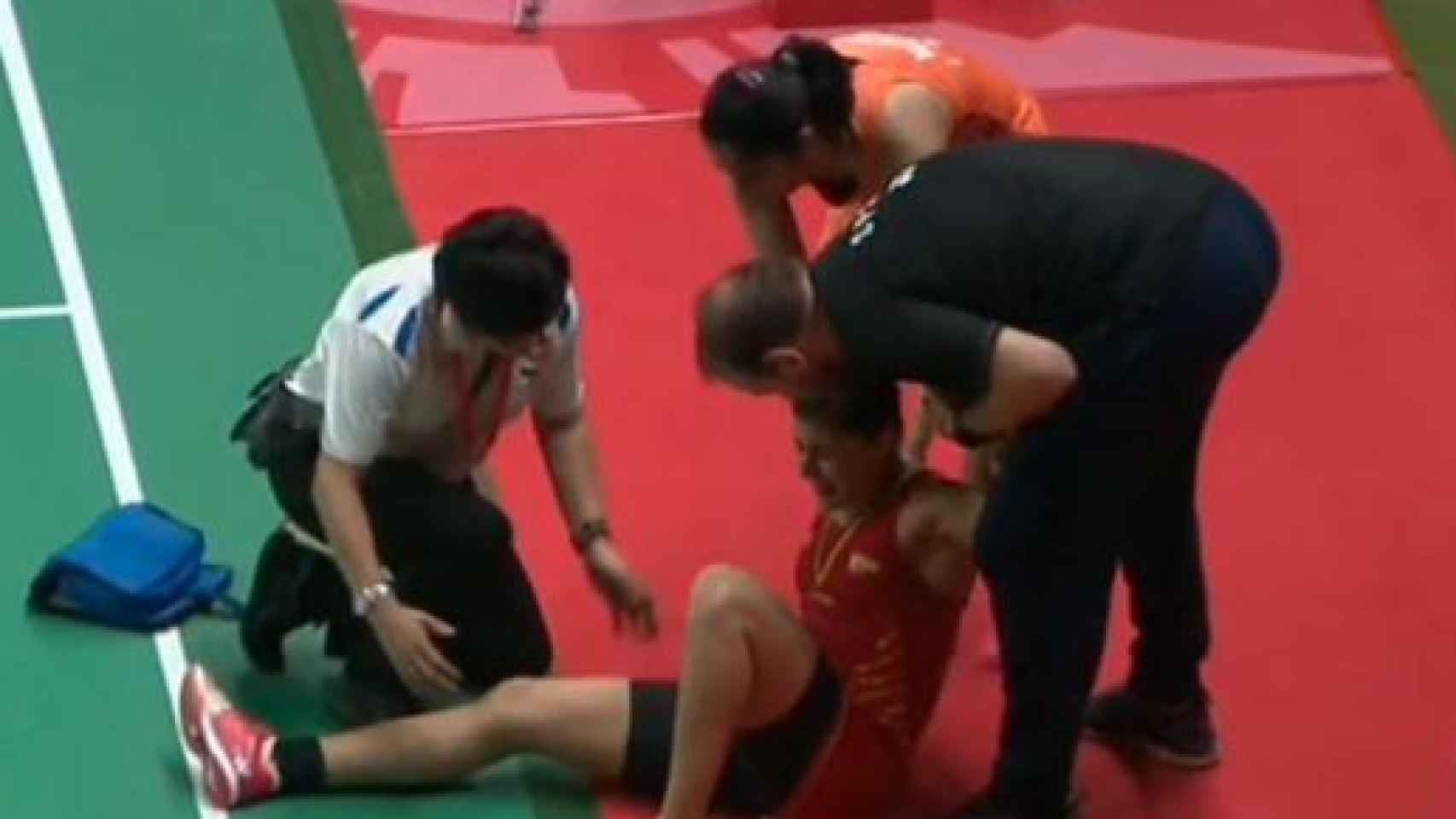 Carolina Marín se despide de la final de Indonesia por lesión