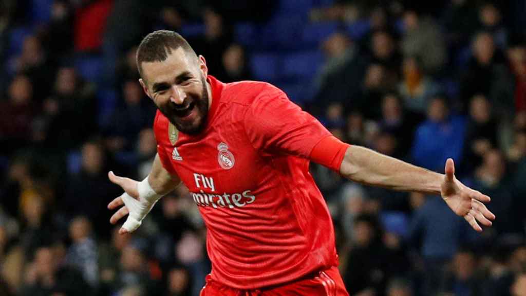Karim Benzema celebra su segundo gol al Espanyol