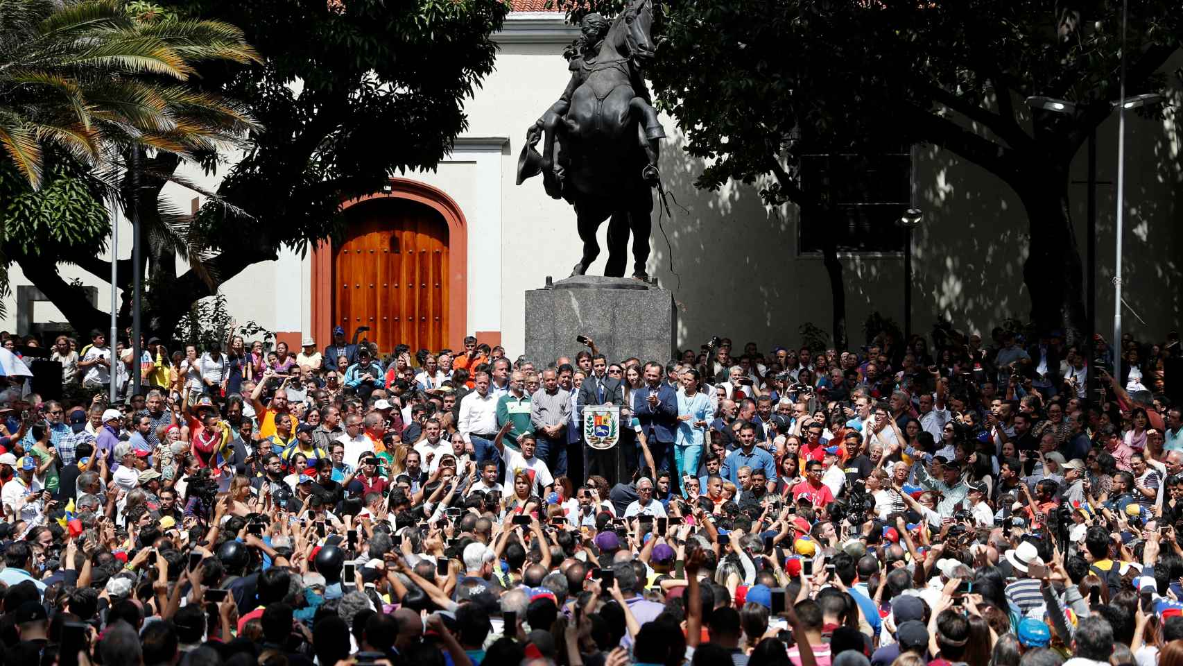 Juan Guaidó en su primer acto público en Caracas tras su proclamación como presidente.