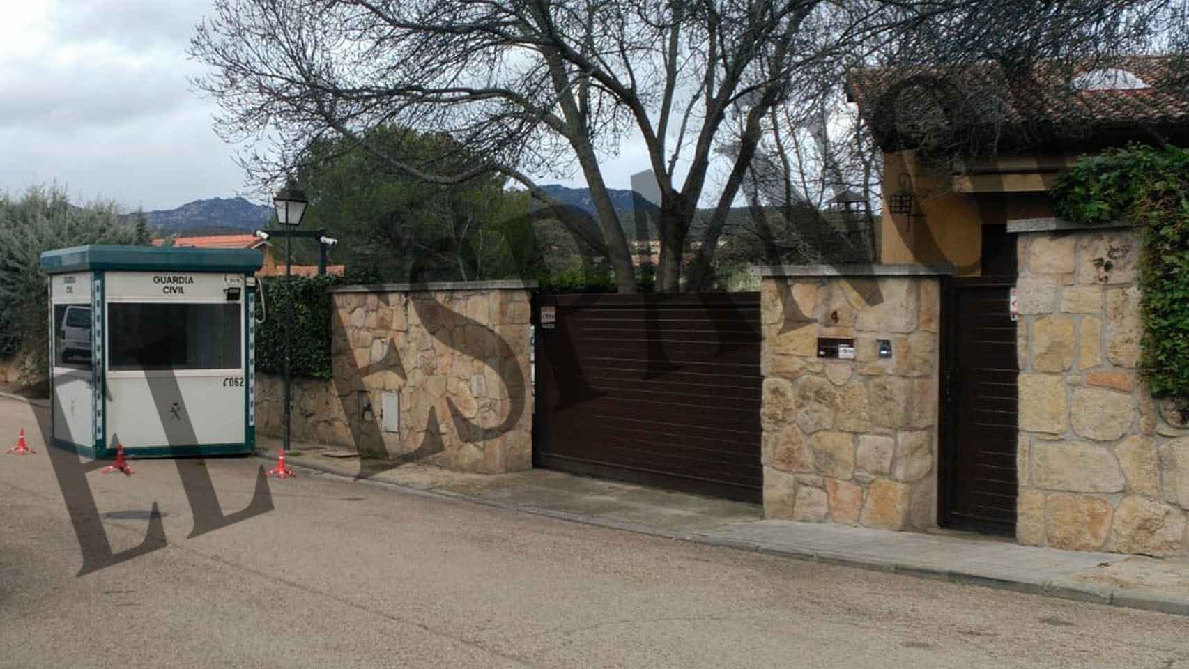 Imagen general de la entrada de la casa de Iglesias y Montero.