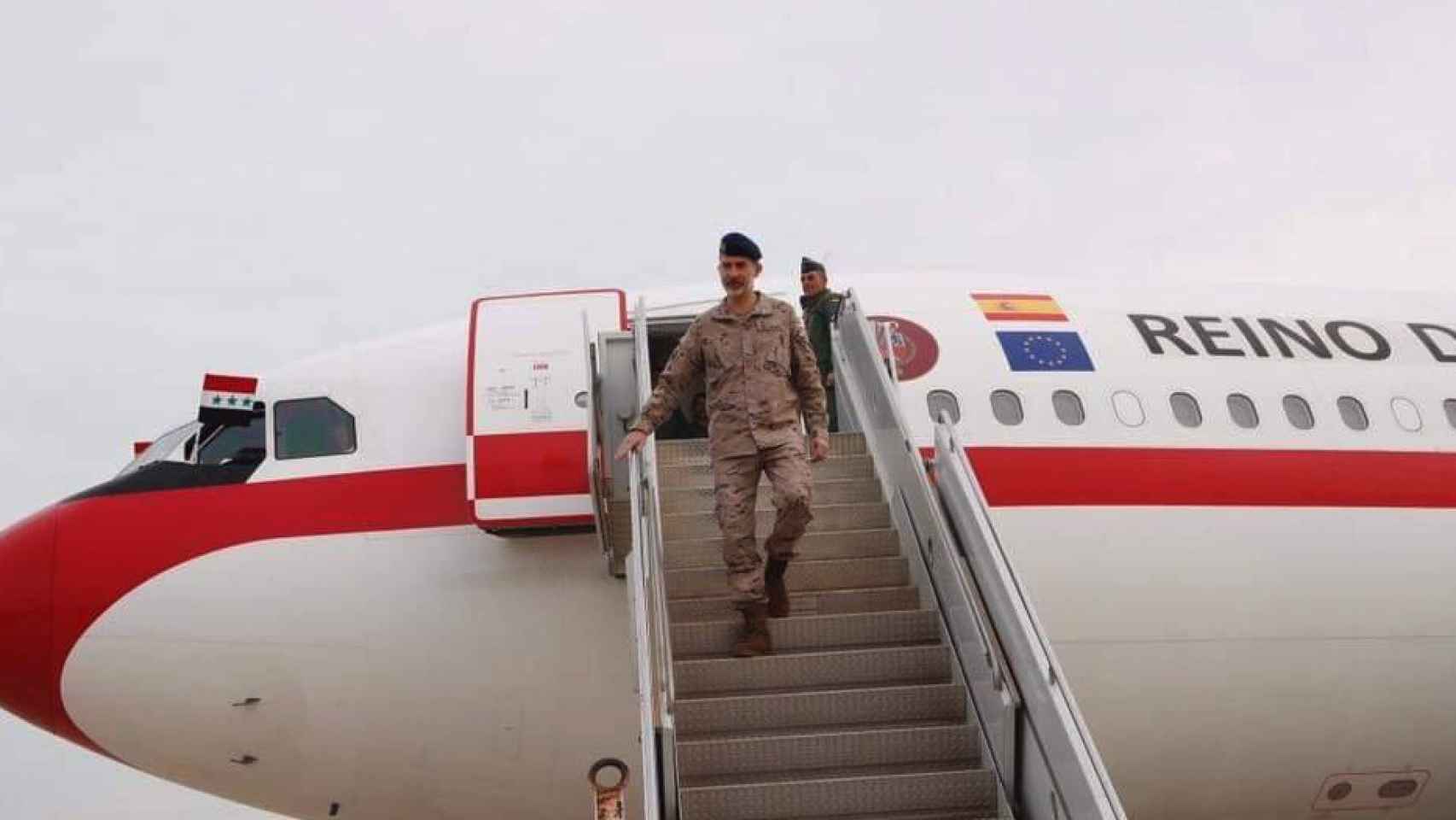 Felipe VI al aterrizar en Bagdad este miércoles.