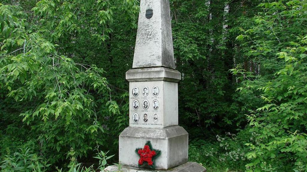 La tumba de los montañeros en el cementerio Mikhajlov de Ekaterimburgo.