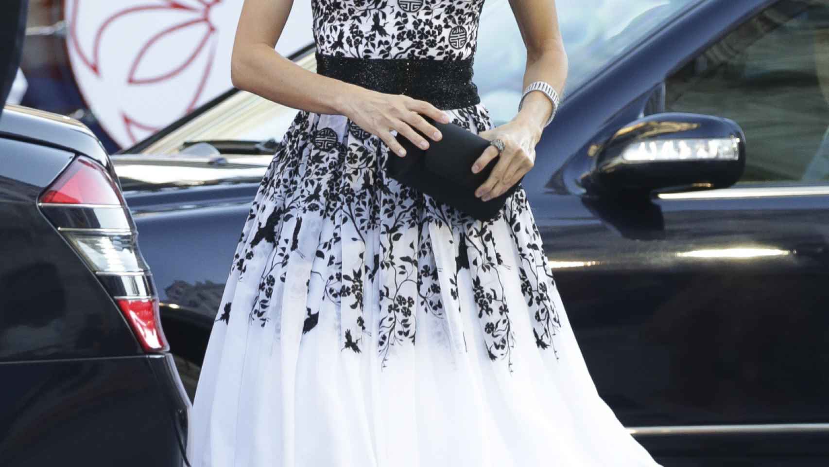 Letizia, en los premios Princesa de Asturias vestida por Felipe Varelo.