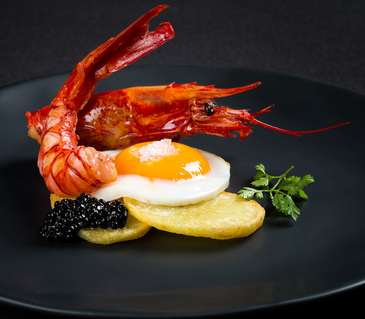 Alabaster - Huevos con carabineros asados y patatas panaderas
