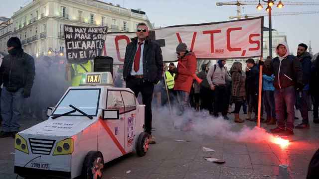Miles de pensionistas y taxistas reivindican en Madrid sus derechos