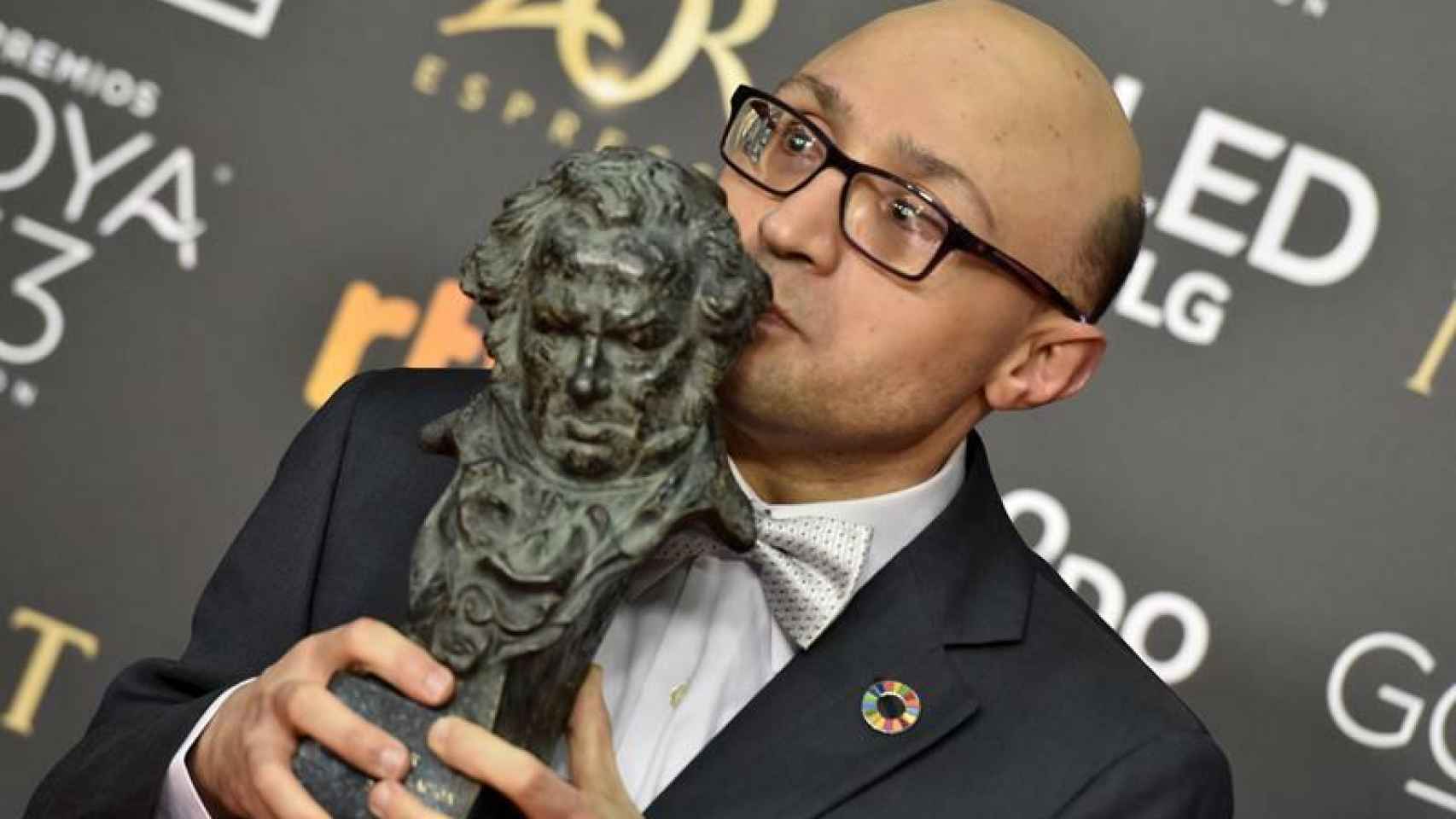 Jesús Vidal con su premio Goya.