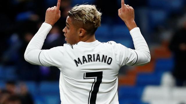 Mariano Díaz celebra su gol al Alavés