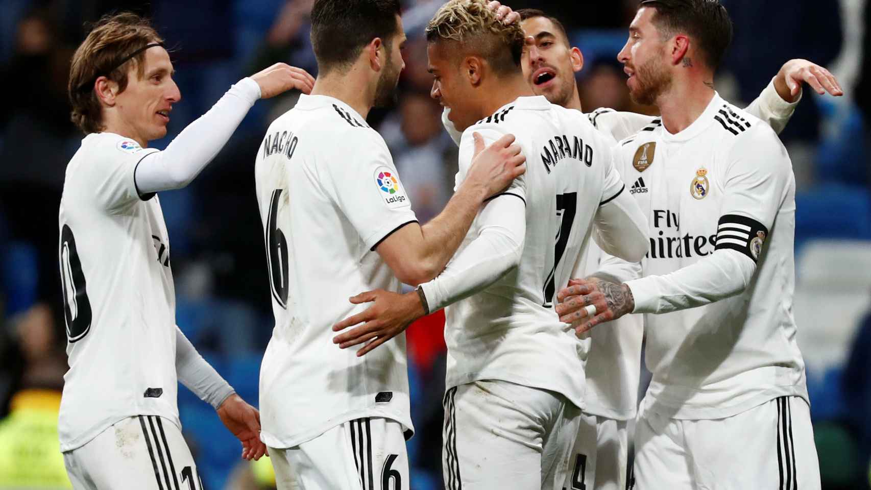 Mariano celebra con sus compañeros su gol al Alavés