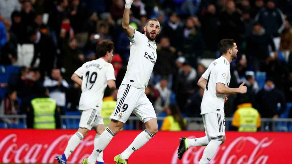 Karim Benzema celebra su gol ante el Alavés