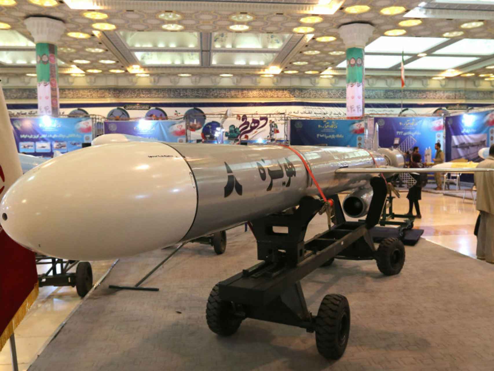 Irán presenta el Hoveizeh, su nuevo misil de largo alcance.
