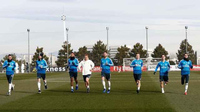 Varios jugadores del Madrid durante un entrenamiento