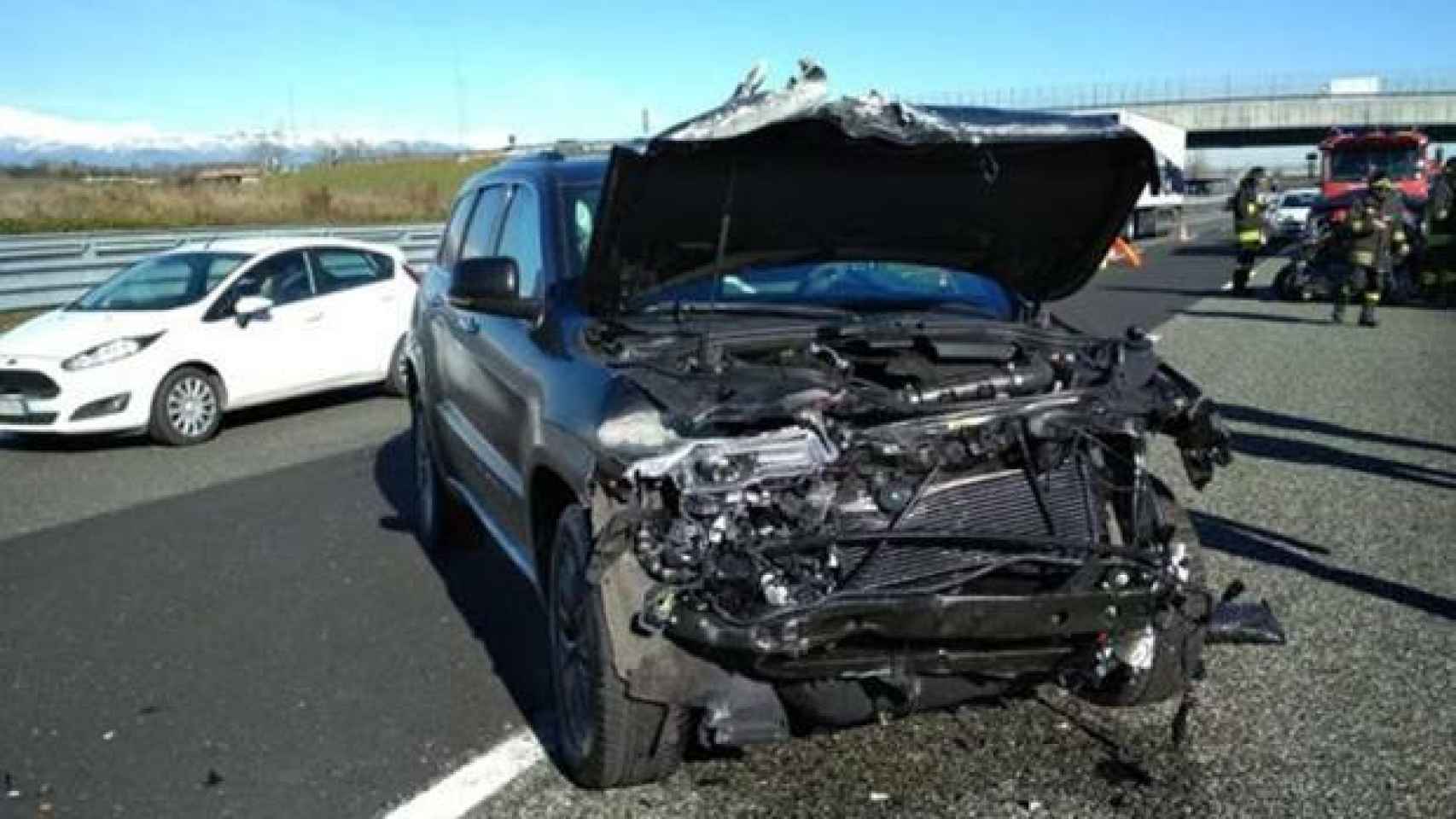 Así quedó el coche de Douglas Costa tras el accidente. Foto: Corriere.it