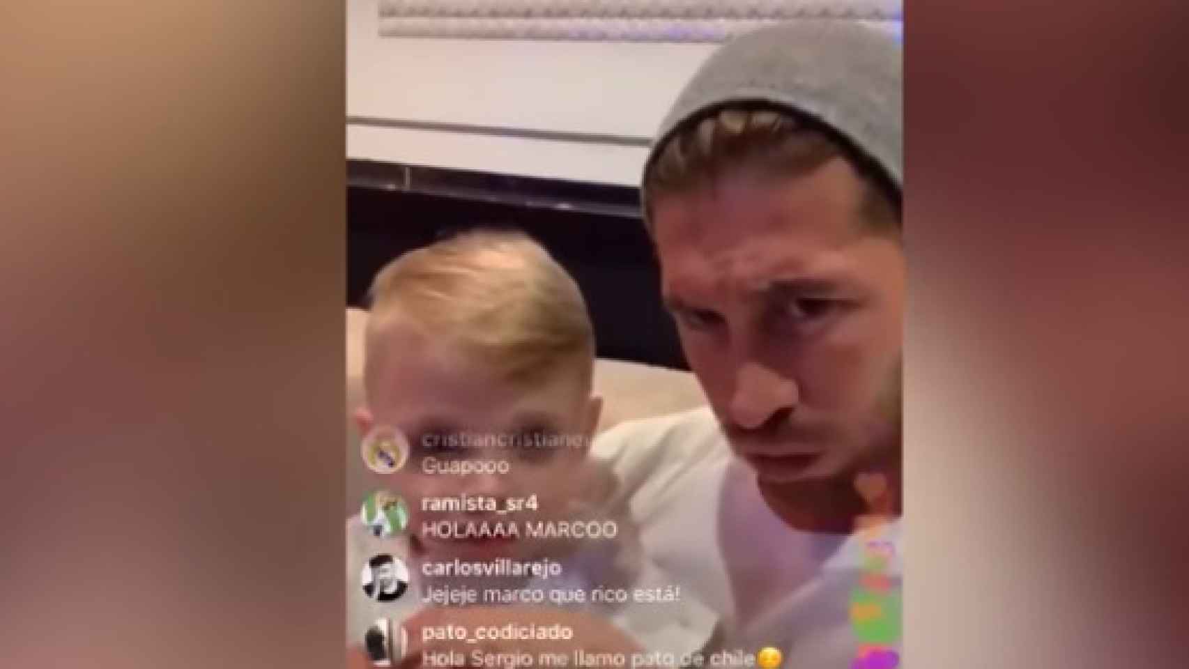 Sergio Ramos con su hijo Marco en un directo de Instagram.
