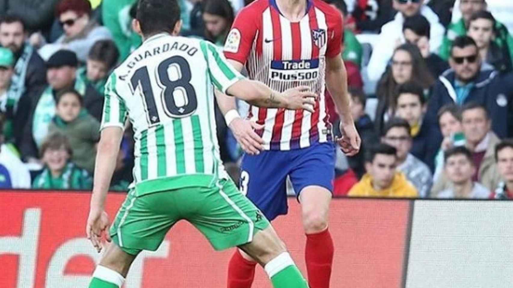 Filipe Luis durante el Betis-Atlético de Madrid. Foto Instagram: (@filipeluis)