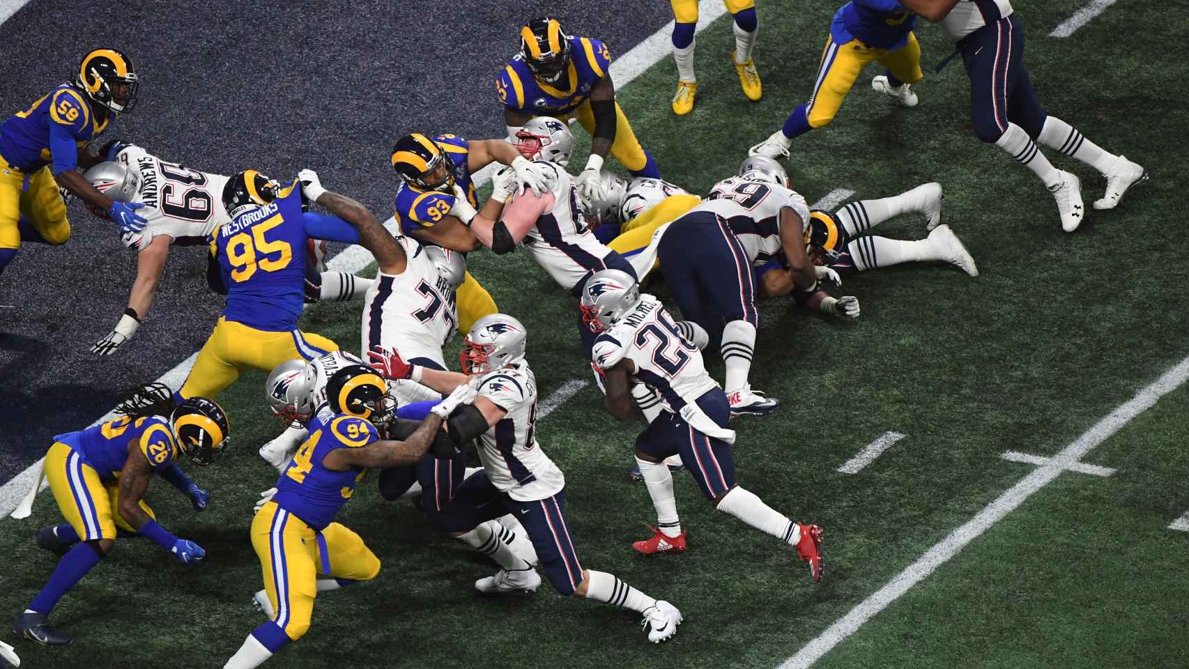Los Angeles Rams y New England Patriots, durante la Super Bowl